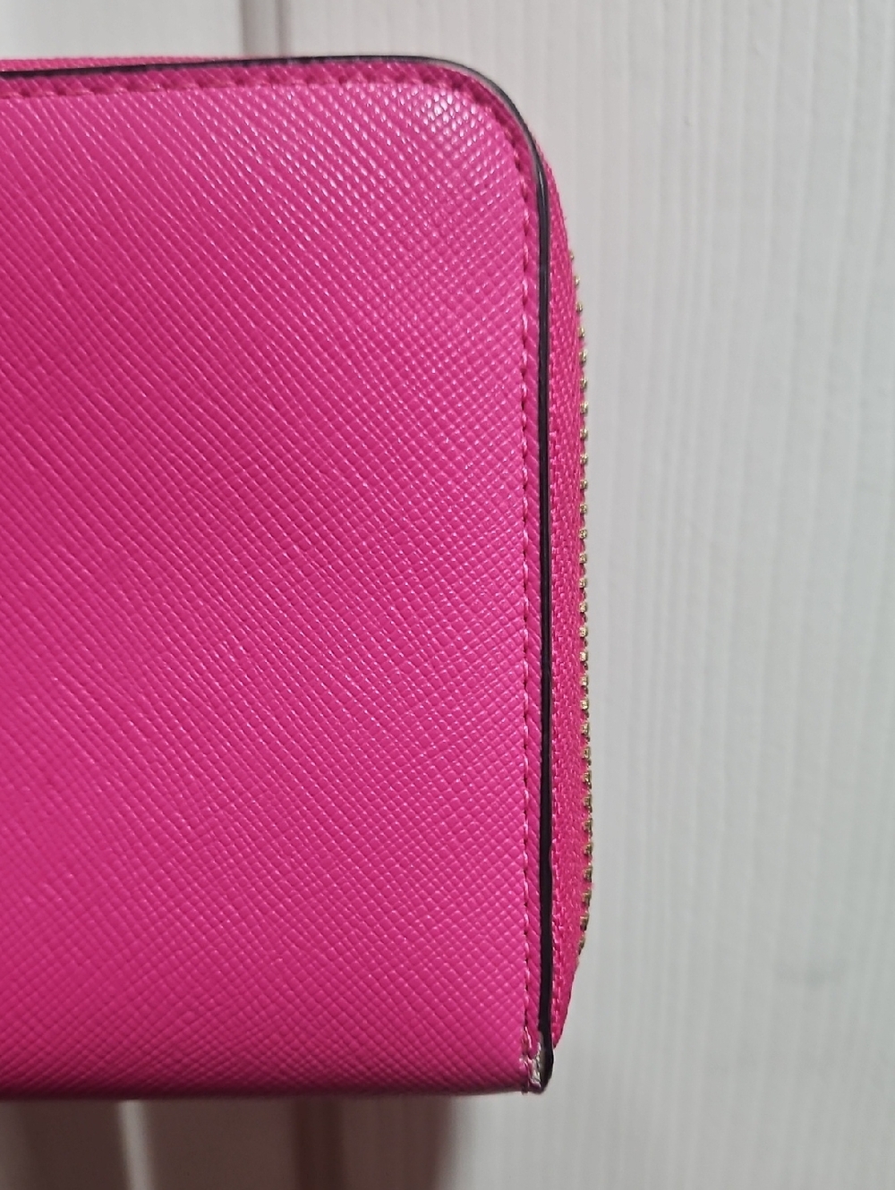 Kate Spade Hot Pink Zip Around Wallet - GUC - Picture 8 of 9